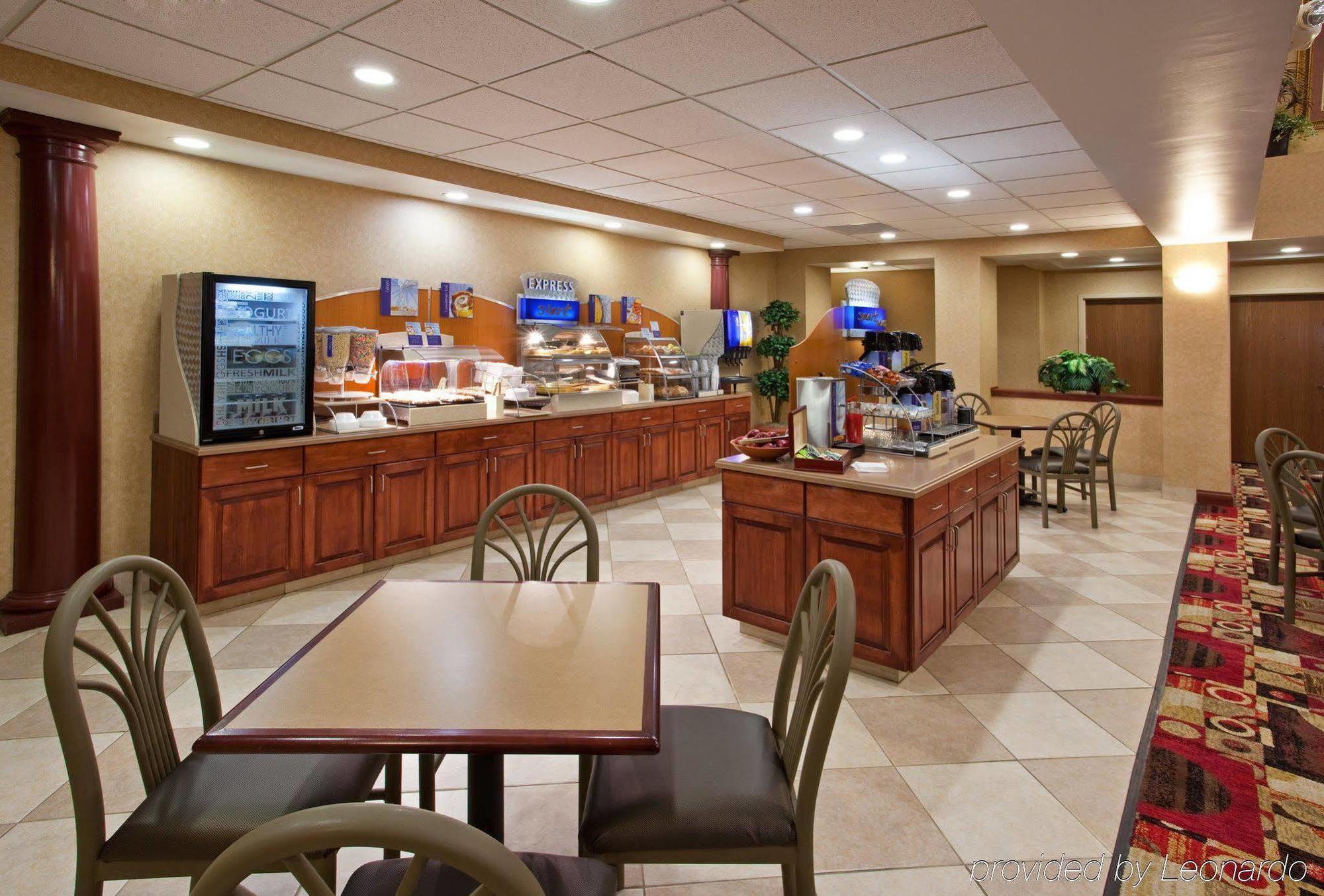 Holiday Inn Express Hotel & Suites Bowling Green By Ihg Restaurant photo