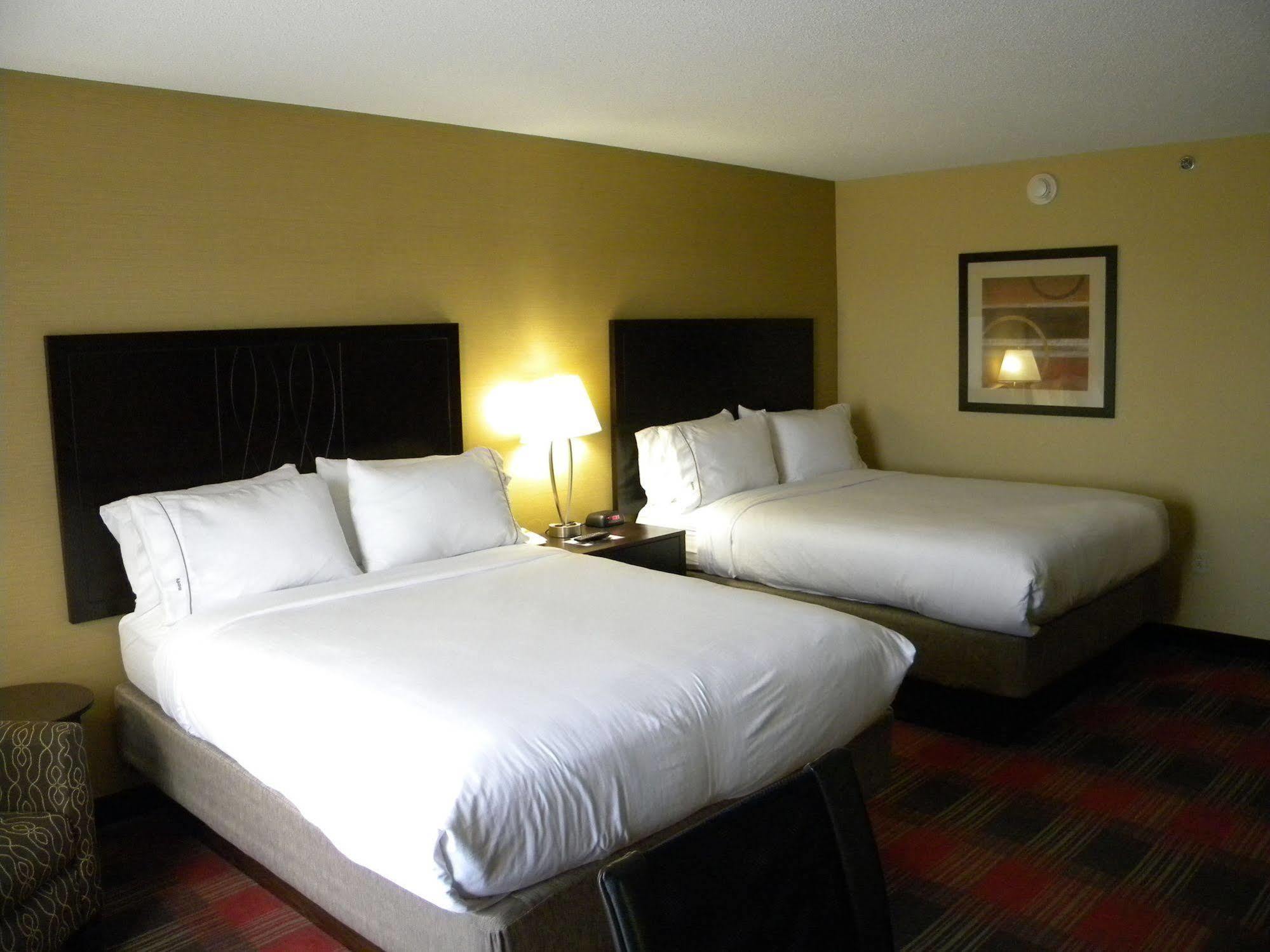 Holiday Inn Express Hotel & Suites Bowling Green By Ihg Exterior photo