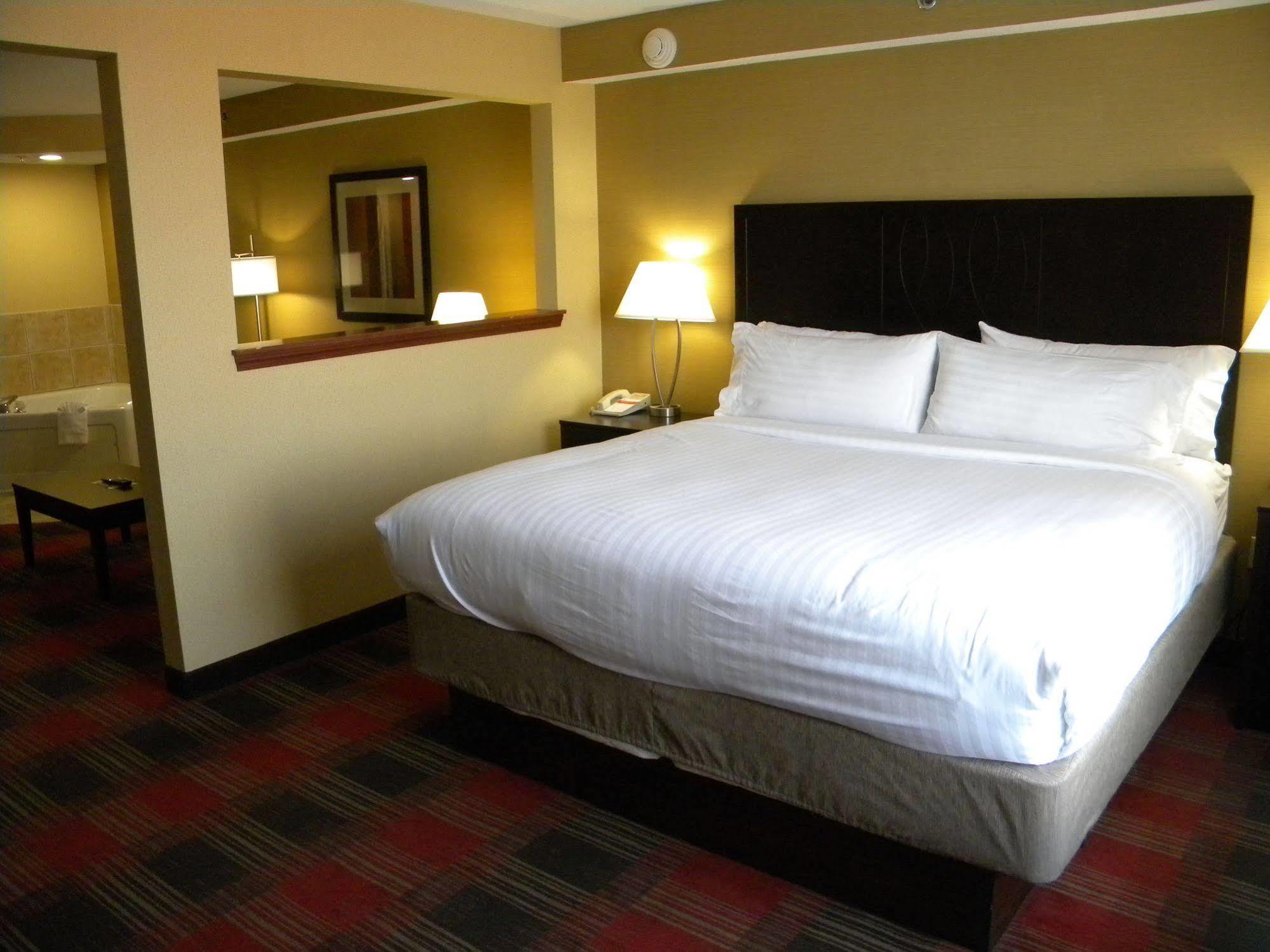 Holiday Inn Express Hotel & Suites Bowling Green By Ihg Exterior photo